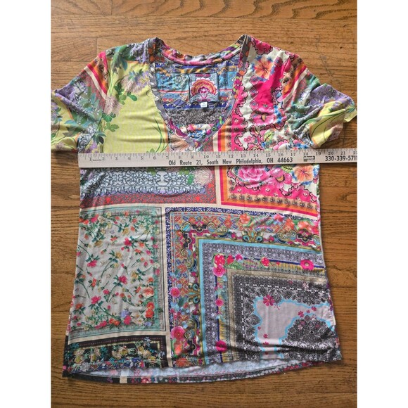 Johnny Was Floral Calloway Favorite V-Neck T-Shirt Boho Size Medium - Picture 6 of 6